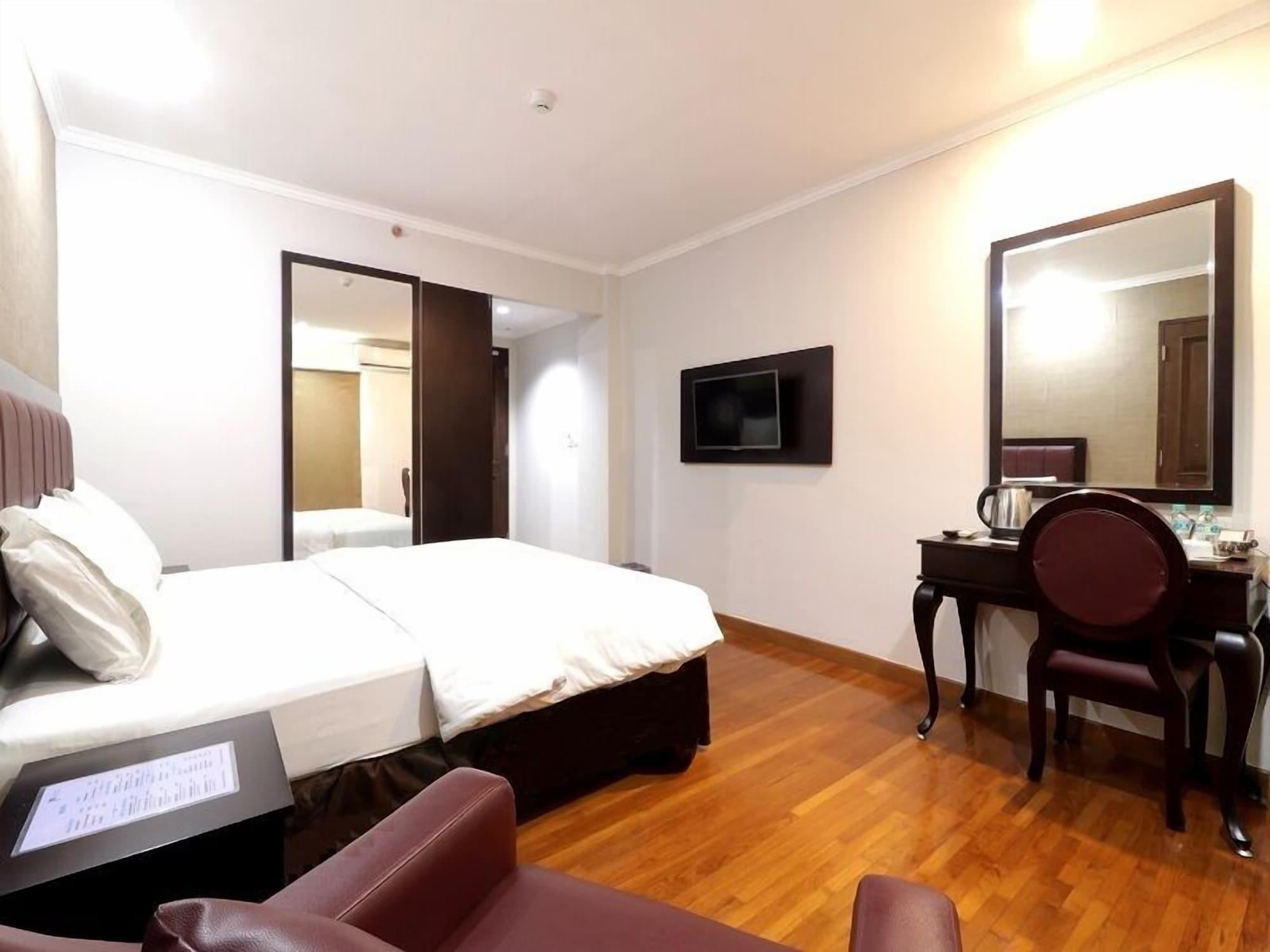 P Hotel Jakarta Eksteriør bilde